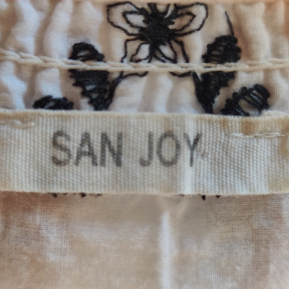 San Joy Elegant Black and White Crop Top - Picture 4 of 6